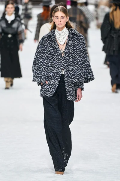 Look 12